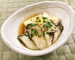 ふっくらクリーミー♪牡蠣と豆腐の味噌煮