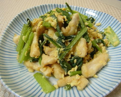 鶏胸肉と小松菜と卵の中華炒め