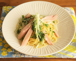 魚肉ソーセージと水菜のパスタ