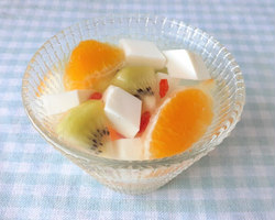 フルーツたっぷり！アーモンドミルクの杏仁豆腐