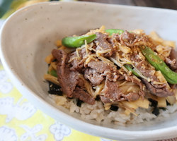 ボリューム満点！たけのこ入り牛焼肉丼