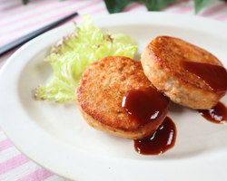 魚を食べる！鮭のピンクハンバーグ