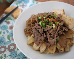 食物繊維がとれる！ヘルシーすきやき丼