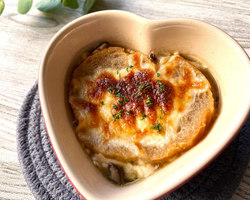 旨味あふれるキノコのグラタンスープ