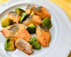 材料3つ！サーモンとアボカドのグリル