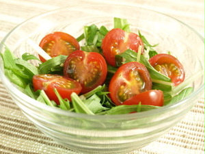 水菜とプチトマトのサラダ