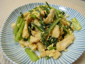 鶏胸肉と小松菜と卵の中華炒め