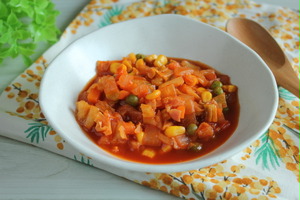 トマトジュースで簡単に！野菜たっぷりスープ煮込み