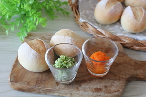 手作りプチパンと二種の野菜ペースト