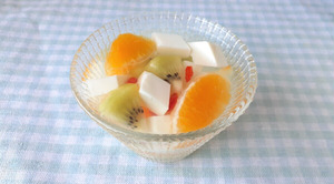 フルーツたっぷり！アーモンドミルクの杏仁豆腐