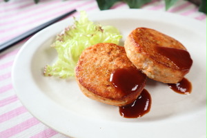 魚を食べる！鮭のピンクハンバーグ