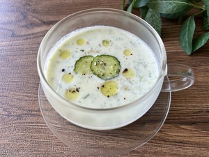 きゅうりの冷たいヨーグルトスープ