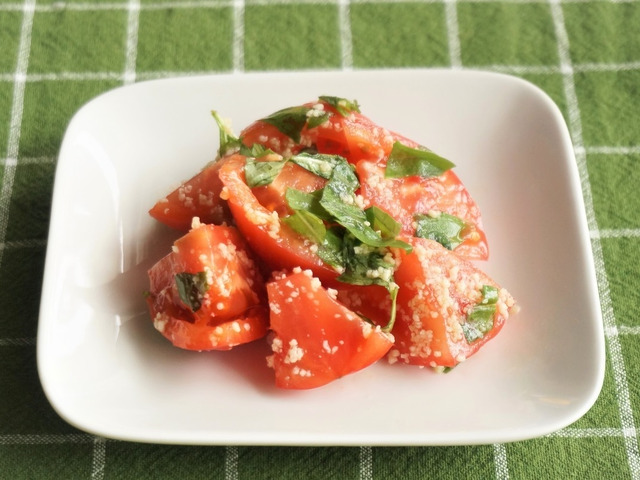 切って混ぜるだけ トマトのバジルチーズ和えのレシピ ダイエットプラス